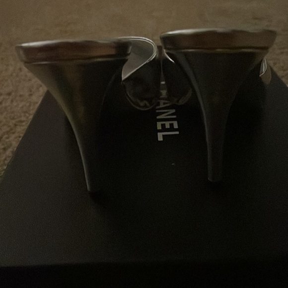 CHANEL 36.5 Silver Mules. Metallized GoatSkin - Picture 5 of 6